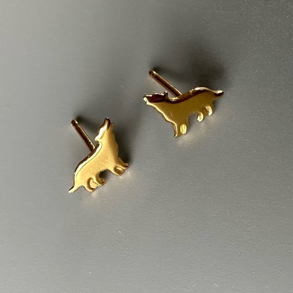 14k Gold Howling Wolf Stud Earrings - Picture 6 of 8